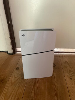 PlayStation 5 Slim - 3