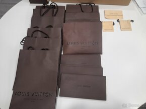 taštičky, obálky, krabičky a bagy od Louis Vuitton - 3