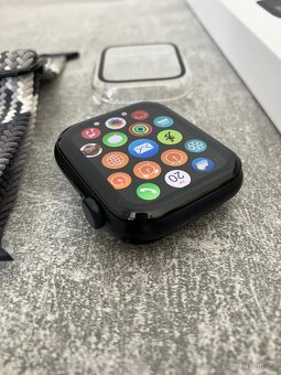 Apple Watch SE (2022) 44mm - 3