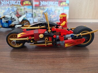 Kaiova motorka s čepelemi a Zaneův sněžný vůz, LEGO NINJAGO - 3