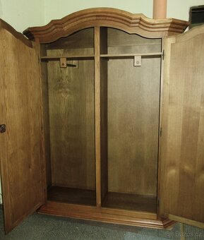 Rustikální šatní skříň z masivu ( Dub ) - Výborný stav - 3