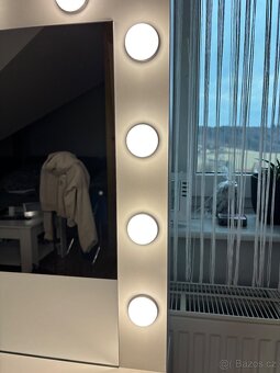 Toaletní stolek hollywoodského stylu - 3