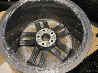 Audi originál litá kola 18" top stav - 3