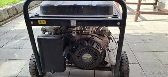 Motor z elektrocentrály 13HP - 3