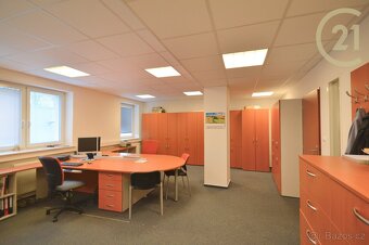 Kancelářské prostory v hlídaném areálu – samostatné patro... - 3