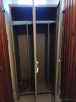 Plechová dvojitá šatní skříň - 3