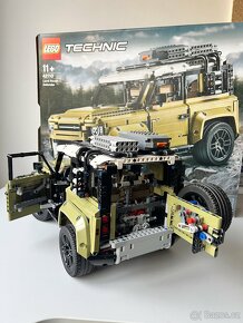LandRover Defender LEGO Technic 42110 - 3