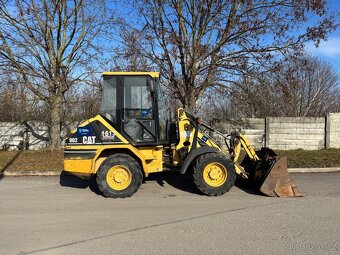 Kolový nakladač Caterpillar 902, nutná oprava motoru - 3