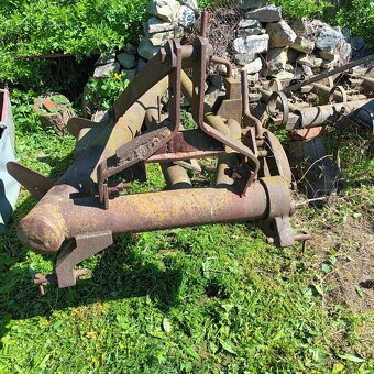 Prodám trojradliční pluh za traktor - 3