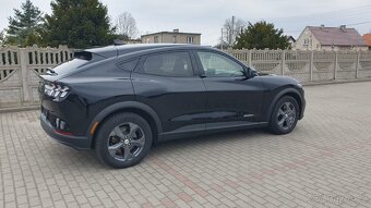 Ford Mustang Mach-E - 3
