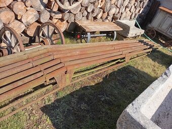 střešní konsrukce , kovové nosníky s příčníky 8000mm 7ks - 3