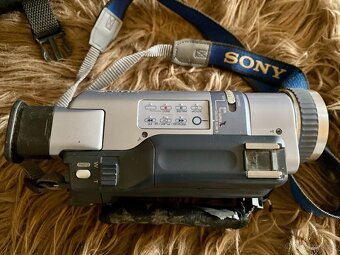 Digitální kamera SONY DCR-TRV240E - 3