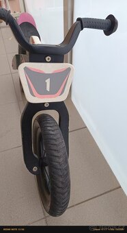 Nabízím dřevěné , dětské odrážedlo s úchopem - 3