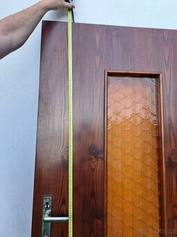 Dřevěné vchodové dveře se zárubní - 3