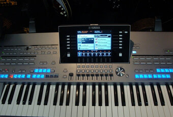 Yamaha Tyros T5 - 61 s reproduktory, 500GB pevný disk a 1 GB - 3