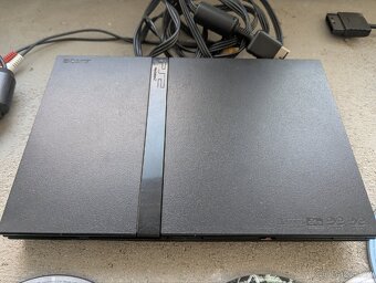 Herní konzole PlayStation 2 Slim + 3 ovladače - 3