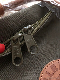 Nový batoh Fjällräven Kanken military s hnědými prvky - 3