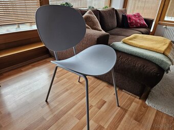 Plastová jídelní židle - 3