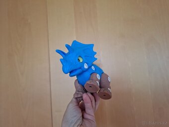 Dinosaurus se šroubkovákem - 3