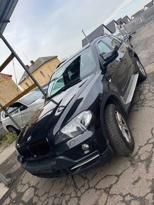 Prodam nahradni dily z kompletni bmw x5 e70 3,0d 173kw - 3