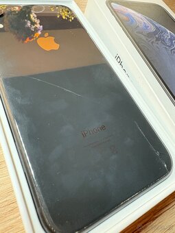 Apple iPhone Xr - 3