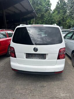 VW TOURAN 2,0 TDi RV 2009 = 7. SEDADEL ZA 59000 KČ - 3