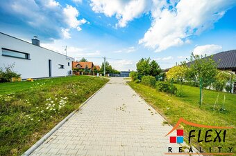 Prodej stavebního, zasíťovaného pozemku o výměře 1403 m² v l - 3