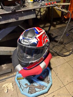 Prodám helmu Arai vel. XL - 3