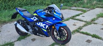 Suzuki GSX 250r - 3