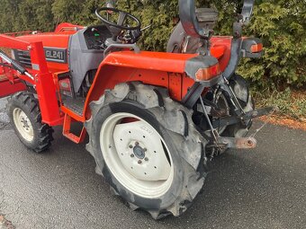 Japonský malotraktor Kubota GL241 s čelním nakl. - 3