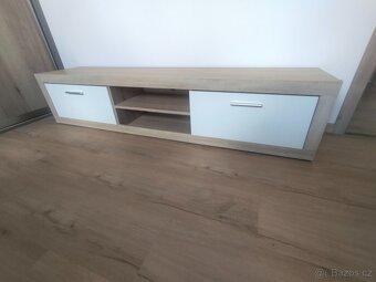 Skříňka pod televizi - 3
