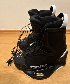 60% SLEVA - Vázání na wakeboard Ronix One Cordura/Panda - 3