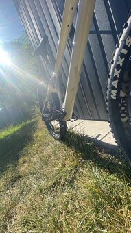 Karbonové kolo YT IZZO Comp - 3