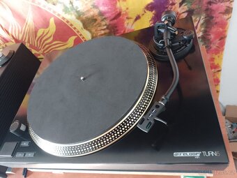 Reloop Turn5 HiFi - 3