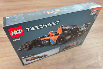 nové LEGO Technic 42169 NEOM McLaren Formula E - 3