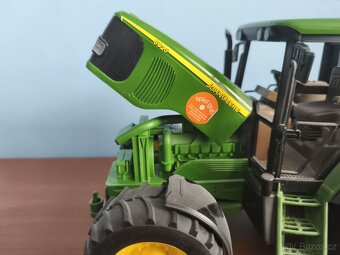 Hračka traktor JohnDeere 6920 - 3