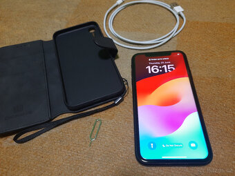 Černý iPhone XR (2018), včetně černého obalu, dobrý stav - 3