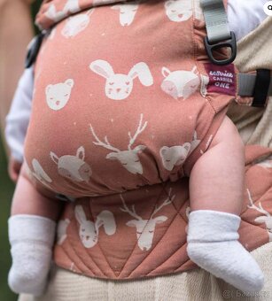 Nosítko Sestrice Carrier ONE růžové se zvířátky - 3