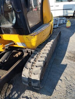 Pásový bagr jcb - 3