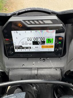 Honda CBR 600RR 2025 - možnost přidání okruhových doplňků - 3