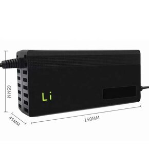 67.2V 2A Nabíječka 16S 60V Li-ion baterie konektor 3 pin IEC - 3