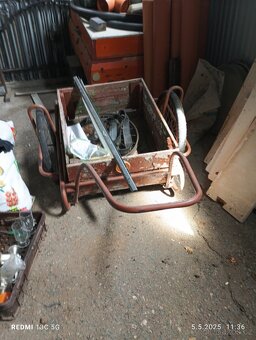 Pneumatiky, vozík, bruska na řetězy, pumpa na postřik - 3