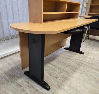 Kancelářský stůl - 3