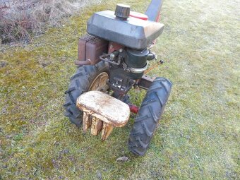 prodám malotraktor vari se spoustou nářadí, výborný stav - 3
