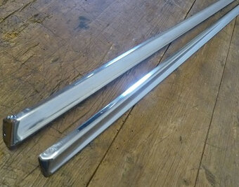 Mercedes W116 S,SE spodní lišty - 3