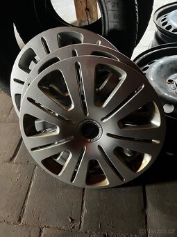Prodám pneu 215/60/16+puklice+disky - 3