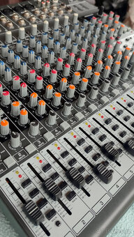 Mixážní pulty: Behringer a Allen & Heath - 3