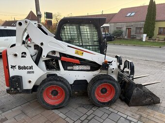 Smykový nakladč Bobcat S570 - 3