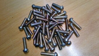Staré šrouby M6 - 3