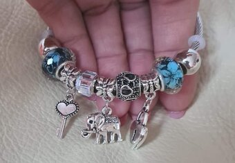 Náramek s přívěsky - 3